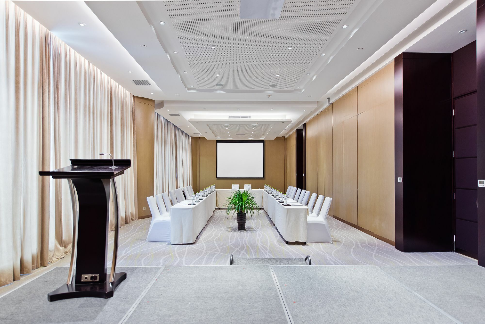 Sheraton Qingdao West Coast Exterior photo